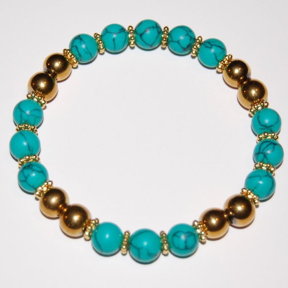 Green and Gold Bracelet,Green Howlite and Golden 8mm Beads - Picture 1 of 3